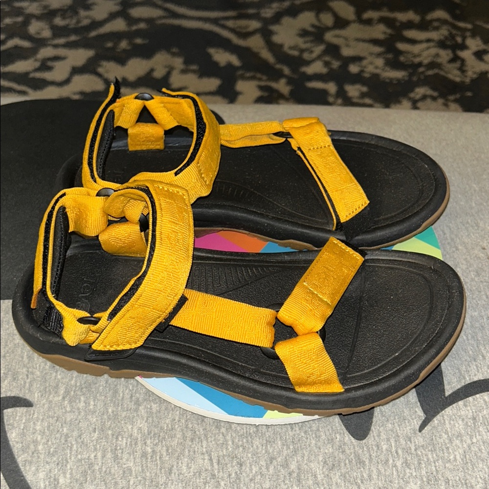 New Mustard color Tevas unisex men’s sz 8/womens sz 9.5 - Picture 12 of 15
